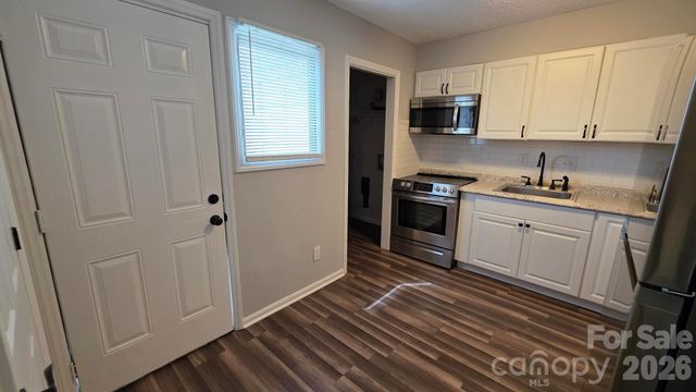 7906 Oak Meadow Court, Charlotte, NC 28210