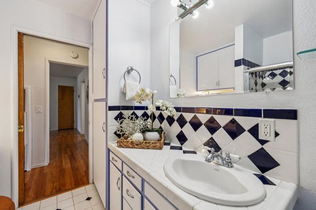 384 Beemer Avenue, Sunnyvale, CA 94086