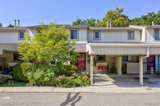 1578 Charter Oak Drive, Rochester Hills, MI 48309