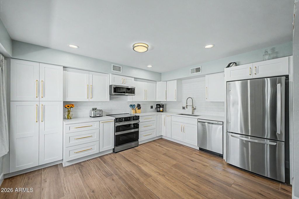 4925 N 73RD Street 16, Scottsdale, AZ 85251