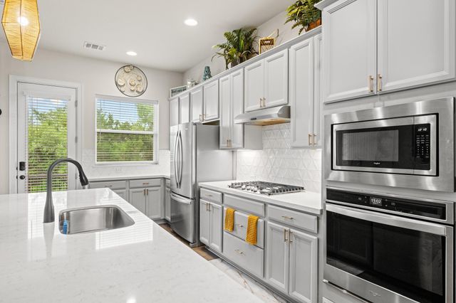 840 Hazy Hills LOOP, Dripping Springs, TX 78620