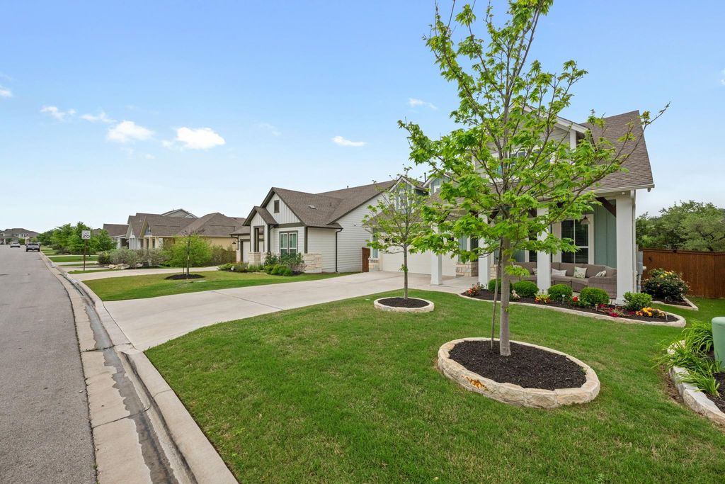 840 Hazy Hills LOOP, Dripping Springs, TX 78620