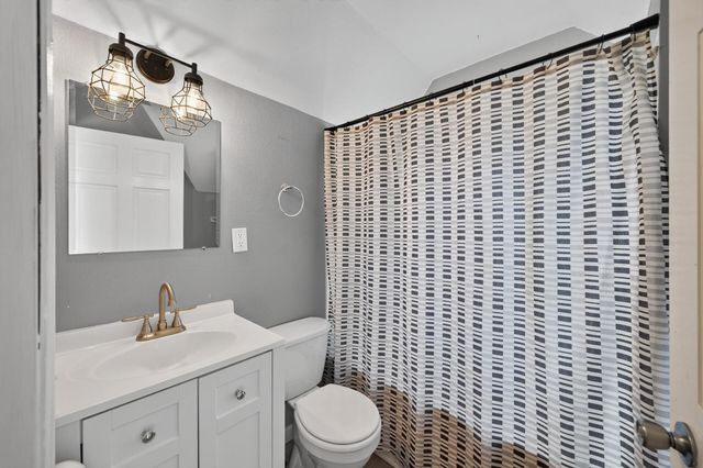 998 Woodbridge Street, Saint Paul, MN 55117
