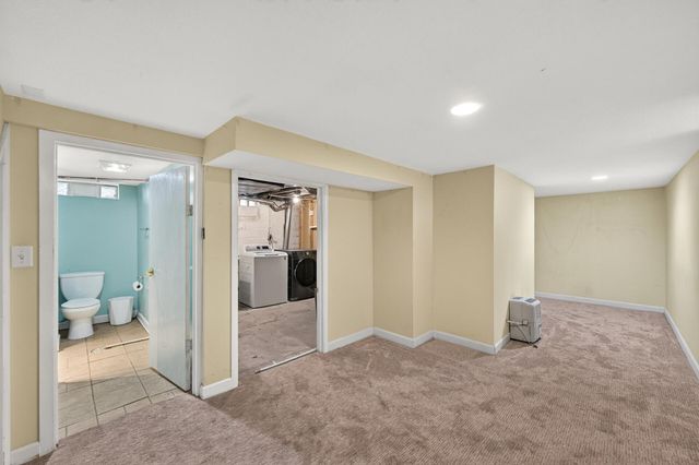 998 Woodbridge Street, Saint Paul, MN 55117