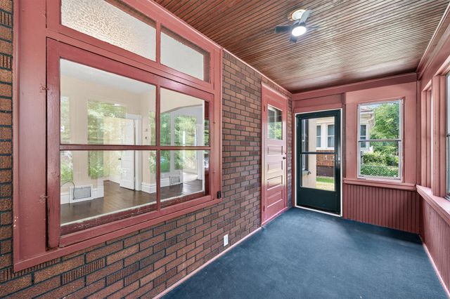 998 Woodbridge Street, Saint Paul, MN 55117