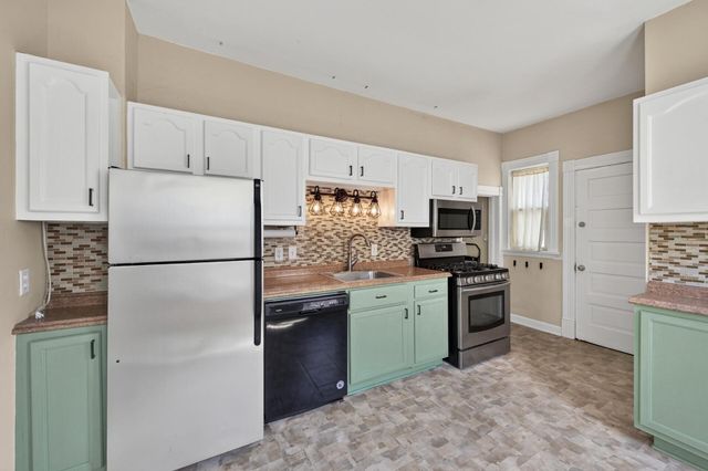 998 Woodbridge Street, Saint Paul, MN 55117
