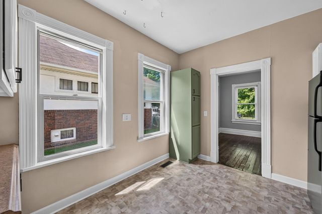 998 Woodbridge Street, Saint Paul, MN 55117