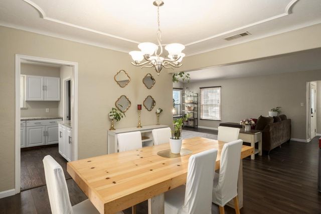 411 E Clinton Avenue, Fresno, CA 93704