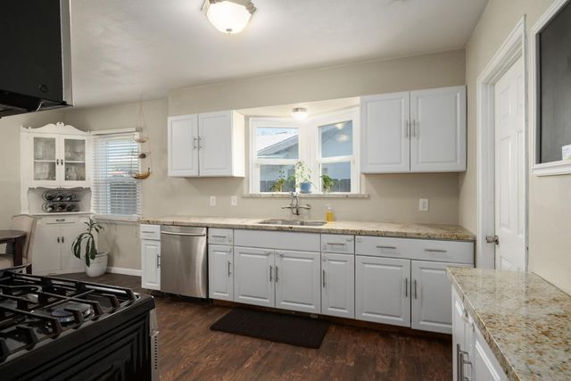 411 E Clinton Avenue, Fresno, CA 93704