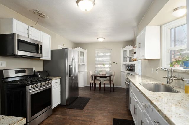 411 E Clinton Avenue, Fresno, CA 93704