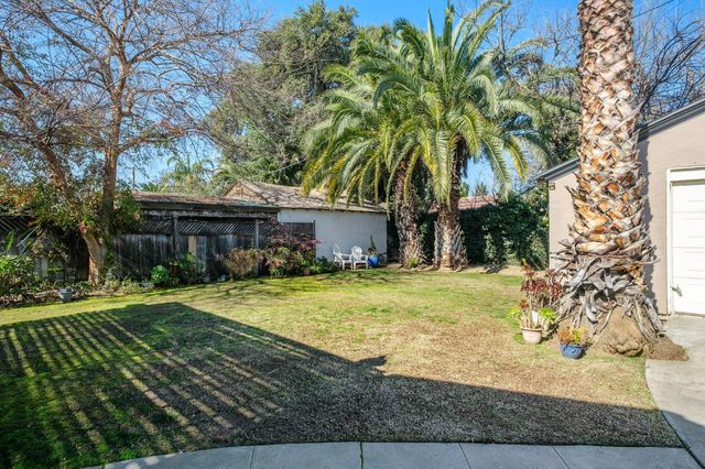 411 E Clinton Avenue, Fresno, CA 93704