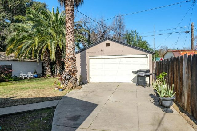 411 E Clinton Avenue, Fresno, CA 93704