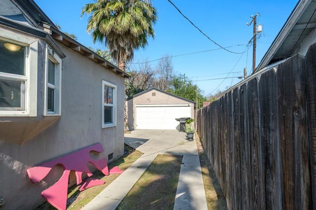411 E Clinton Avenue, Fresno, CA 93704