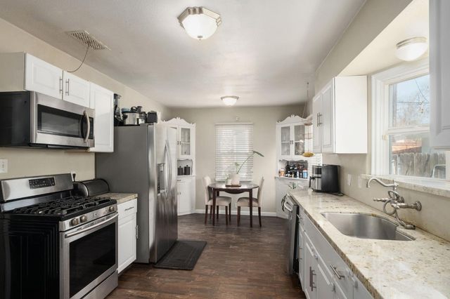 411 E Clinton Avenue, Fresno, CA 93704