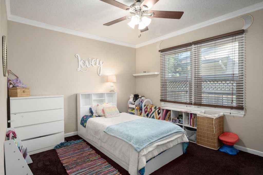 Image 16 of property listing at 411 E Clinton Avenue, Fresno, CA 93704