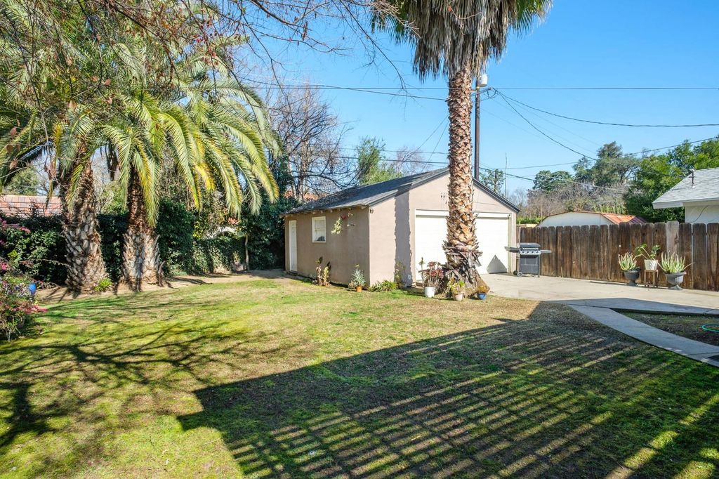 Image 22 of property listing at 411 E Clinton Avenue, Fresno, CA 93704