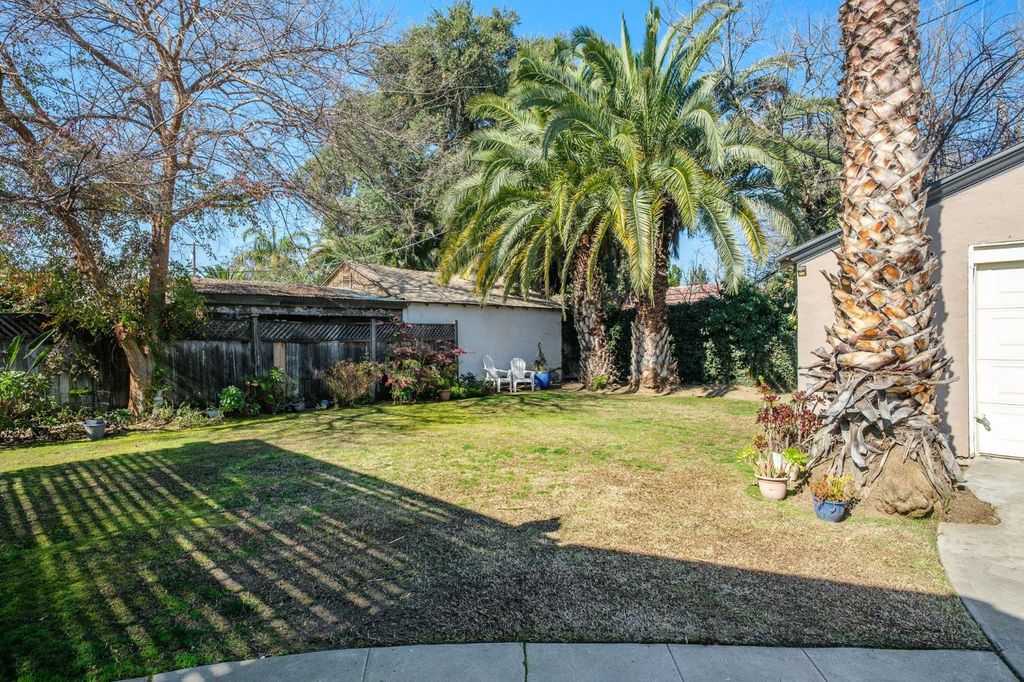 Image 24 of property listing at 411 E Clinton Avenue, Fresno, CA 93704
