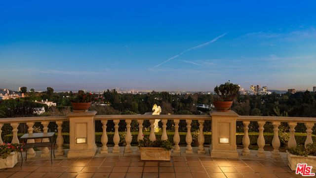 642 Siena Way, Los Angeles, CA 90077