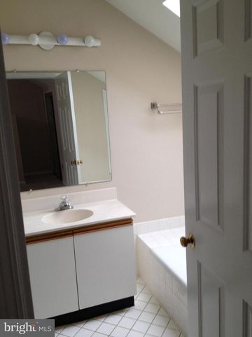 6559 RIVER TWEED LN, Alexandria, VA 22312