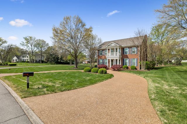 1305 Arrowhead Dr, Brentwood, TN 37027