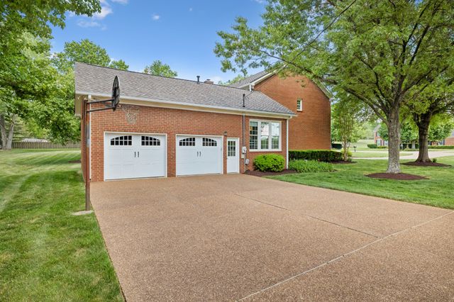 1305 Arrowhead Dr, Brentwood, TN 37027