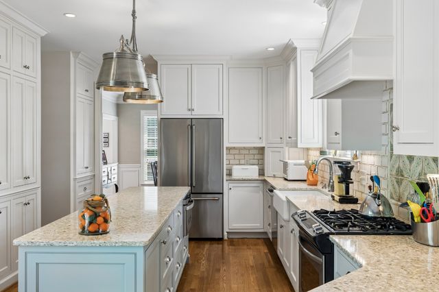 1305 Arrowhead Dr, Brentwood, TN 37027