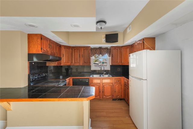 2 Overbrook Avenue, Warwick, RI 02889