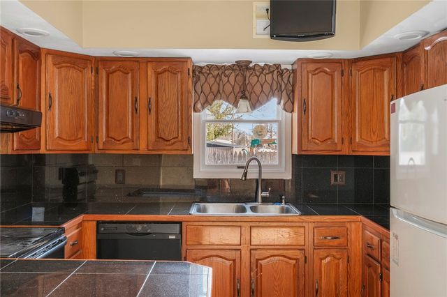 2 Overbrook Avenue, Warwick, RI 02889