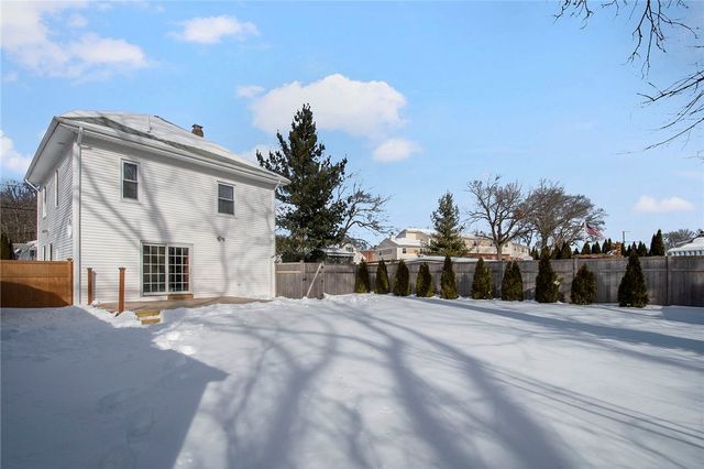 2 Overbrook Avenue, Warwick, RI 02889