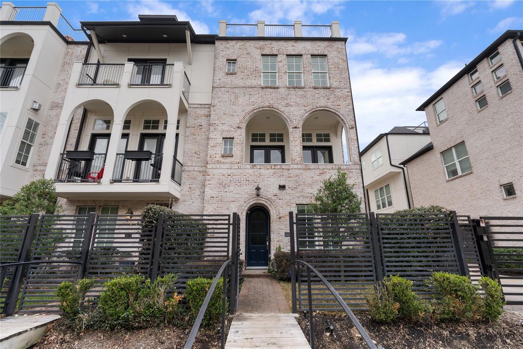 2613 Maxroy Street, Houston, TX 77007