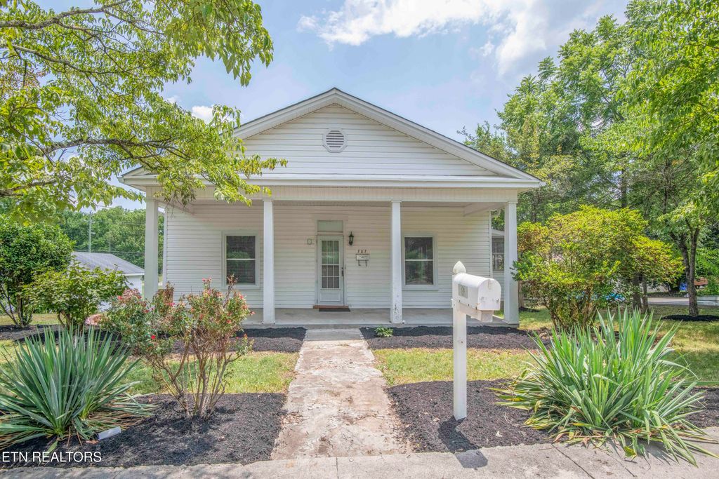 707 Medaris St, Clinton, TN 37716
