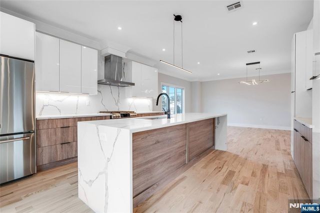 128 Edsall Boulevard A, Palisades Park, NJ 07650