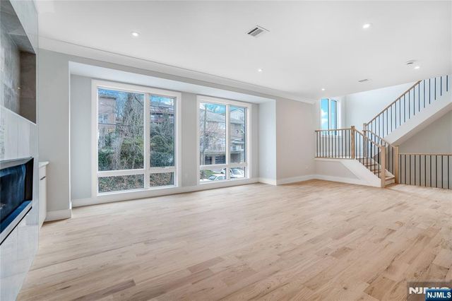 128 Edsall Boulevard A, Palisades Park, NJ 07650