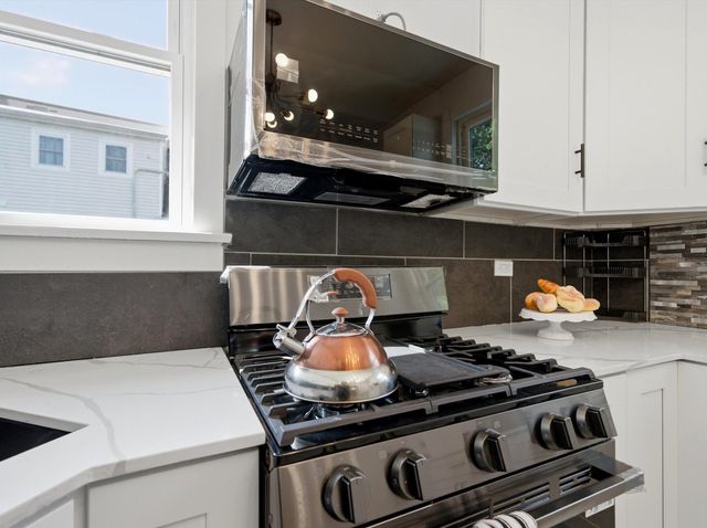 7948 S Colfax Avenue, Chicago, IL 60617