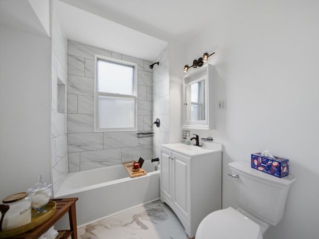 7948 S Colfax Avenue, Chicago, IL 60617
