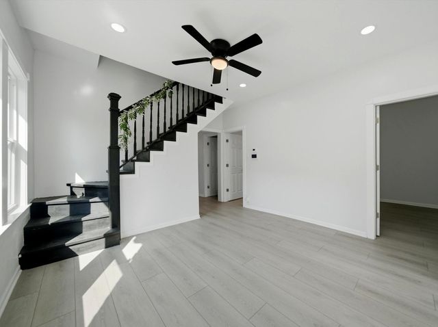 7948 S Colfax Avenue, Chicago, IL 60617