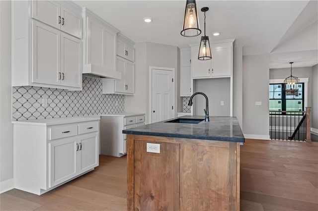 9901 Stockdale Road, Liberty, MO 64068