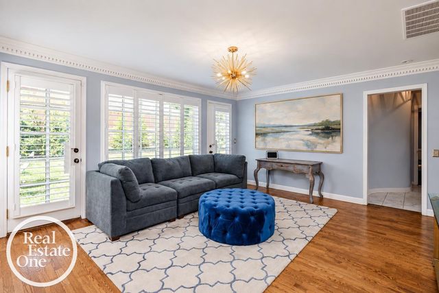 155 Lothrop Road, Grosse Pointe Farms, MI 48236