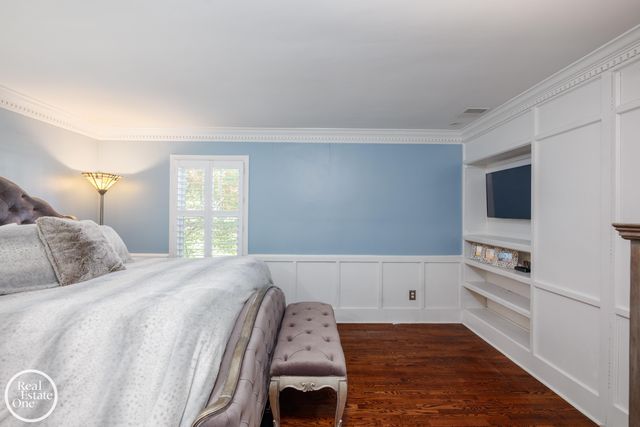 155 Lothrop Road, Grosse Pointe Farms, MI 48236