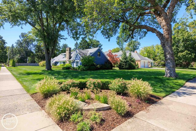 155 Lothrop Road, Grosse Pointe Farms, MI 48236