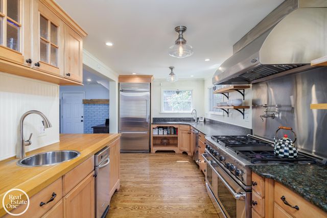 155 Lothrop Road, Grosse Pointe Farms, MI 48236