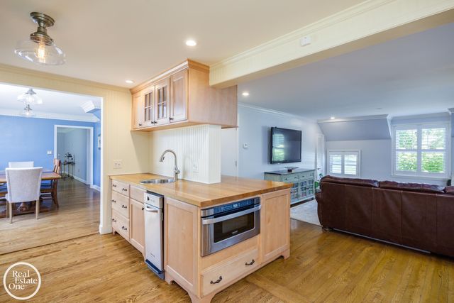 155 Lothrop Road, Grosse Pointe Farms, MI 48236