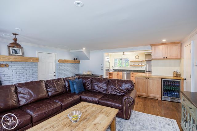 155 Lothrop Road, Grosse Pointe Farms, MI 48236