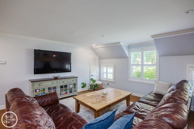 155 Lothrop Road, Grosse Pointe Farms, MI 48236