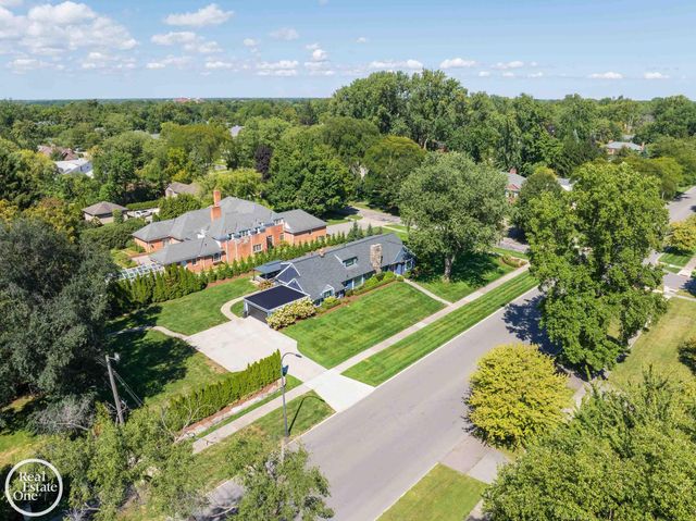 155 Lothrop Road, Grosse Pointe Farms, MI 48236