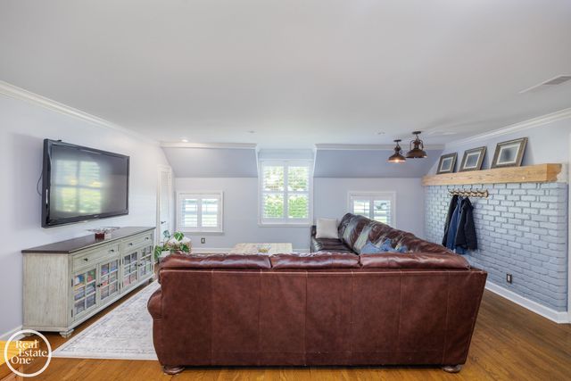 155 Lothrop Road, Grosse Pointe Farms, MI 48236