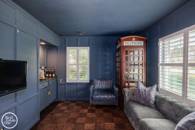 155 Lothrop Road, Grosse Pointe Farms, MI 48236