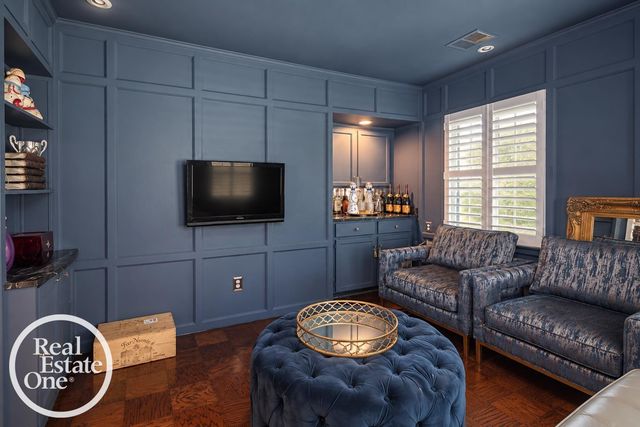 155 Lothrop Road, Grosse Pointe Farms, MI 48236