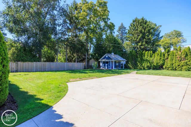 155 Lothrop Road, Grosse Pointe Farms, MI 48236