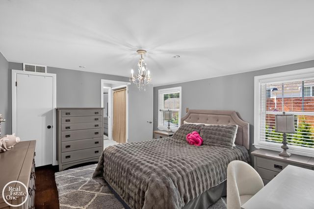 155 Lothrop Road, Grosse Pointe Farms, MI 48236